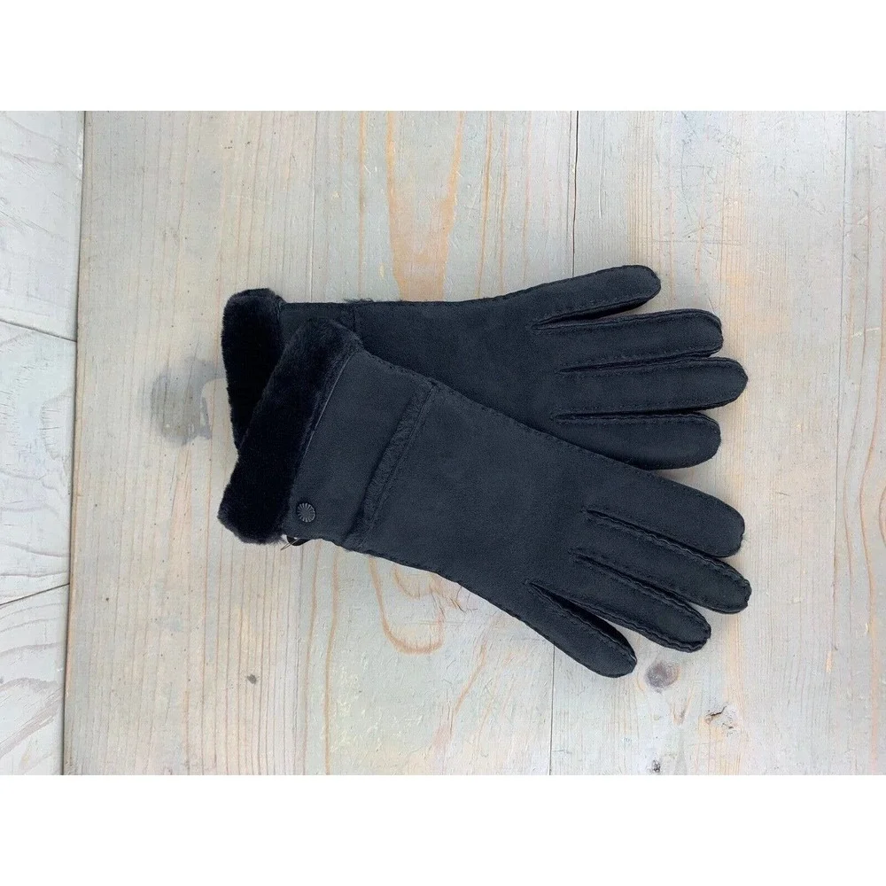 UGG Black Women's Gloves tags have been removed‎